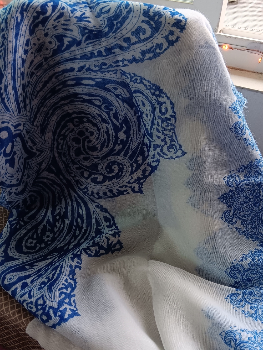 Blue Paisley Infinity Print Scarf Lightweight, NWOT Goes With A Lot..